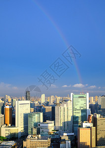 日本大阪梅田区的彩虹图片