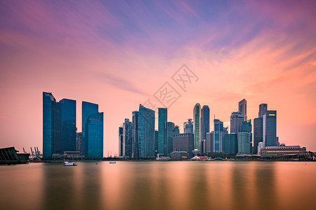 滨海湾的新加坡天际线图片