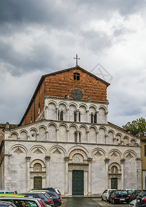 意大利卢卡市中心教堂的CiesadiSantaMariaForis图片