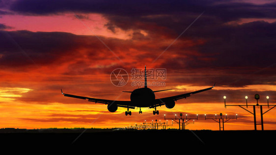 喷气飞机在闪烁的机场灯光上降落的环影图片