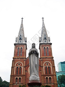 在越南胡志明市前方的圣母图片