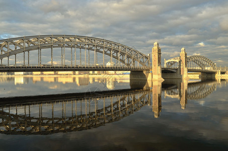 彼得大桥Bolsheokhtinsky桥是圣彼得堡Neva图片