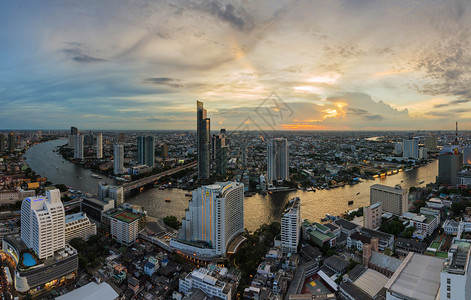 曼谷城市景观和湄南河与日落全景图片