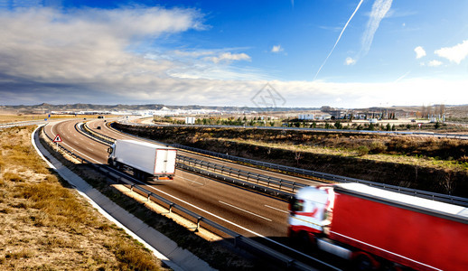 国际转运运输货物和高速公图片