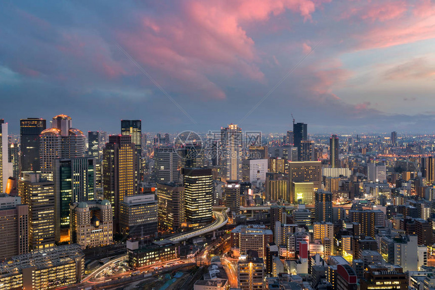 大阪市中心天线位于日本大阪的高清图片下载-正版图片502642630-摄图网