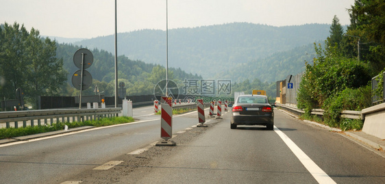 道路观景汽车路标山地图片