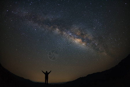 夜晚美丽的夜景星空银河图片