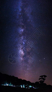 夜晚美丽的夜景星空银河图片