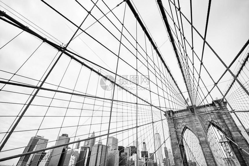 纽约布鲁克林大桥的黑色和白色图像背景图片