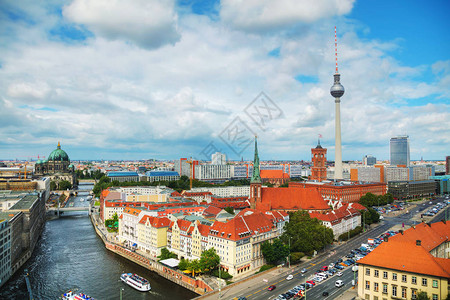 对德国柏林的空中纵览在一背景图片