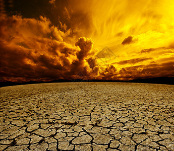沙漠和多云的天空风景干燥的土图片