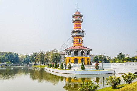 泰国bangpain宫殿中的塔图片