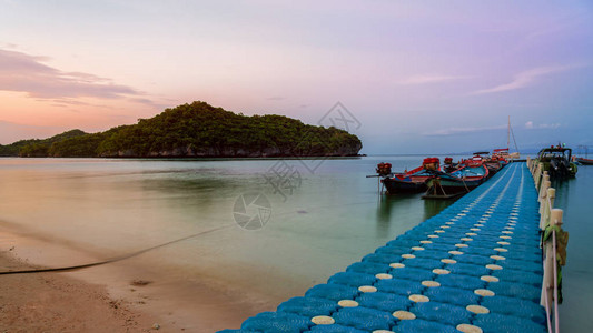 素叻府泰国湾穆高昂通海洋公园日落时分图片