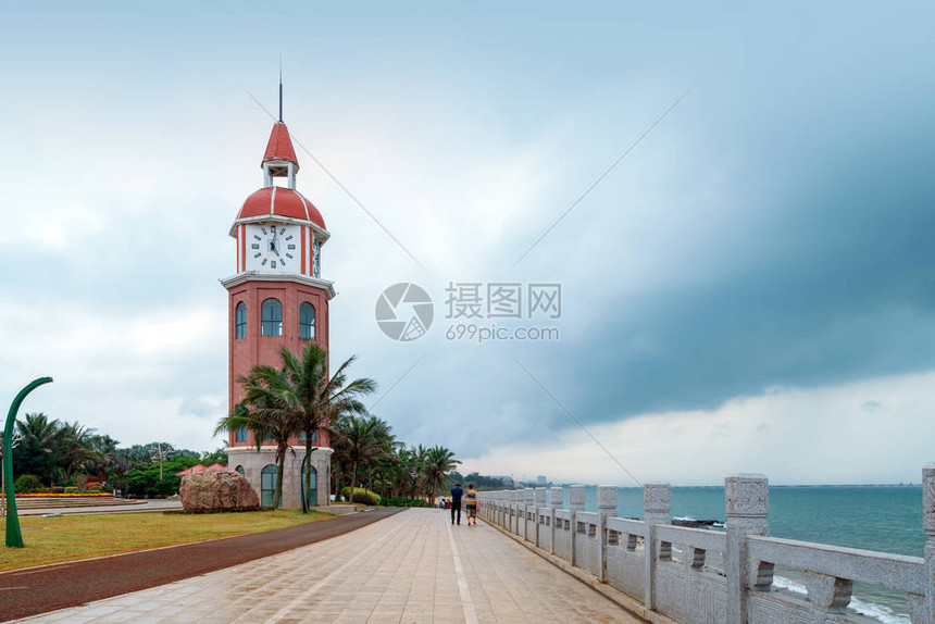 位于海南省海口市海岸线上的古钟楼高清图片下载-正版图片502647881-摄图网