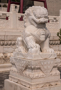 大理石狮子雕像位于西安巨型图片