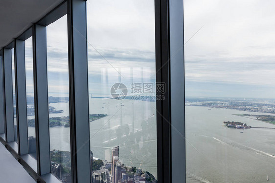 天空和纽约市的风景通图片