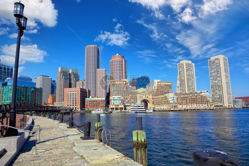 波士顿凯尔特人主场激战直播全程高清呈现球队巅峰对决精彩瞬间