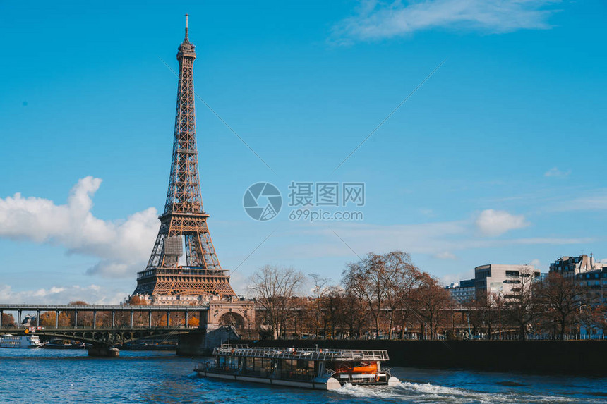 Eiffel铁塔和法国巴黎河图片