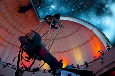 研究望远镜指向天空准备进图片