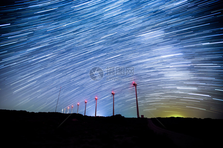 在恒星试验中产生清洁电力的风涡轮图片