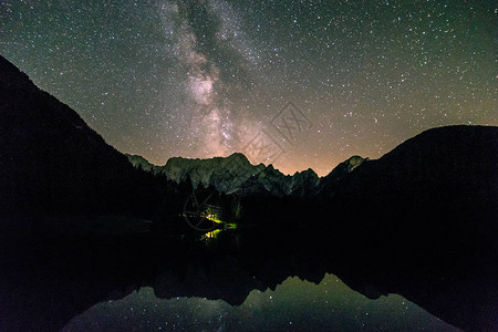 夜晚的星空图片