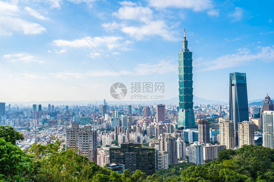 蓝天白云城市天际线台北101建筑和建筑的美丽景图片