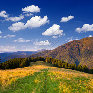 山岳的白昼风景在图片