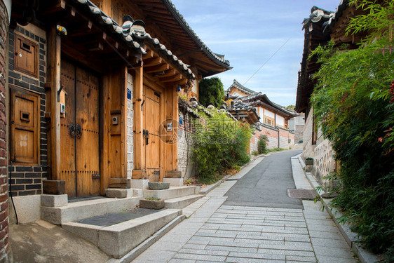 韩国传统风格建筑位于南韩首尔北首尔塔的Bukchon图片