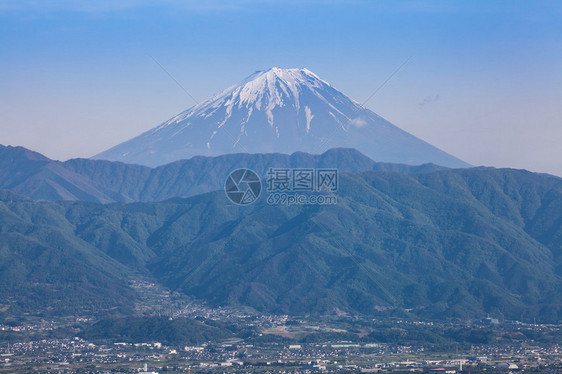 春季的富士山和甲府市图片