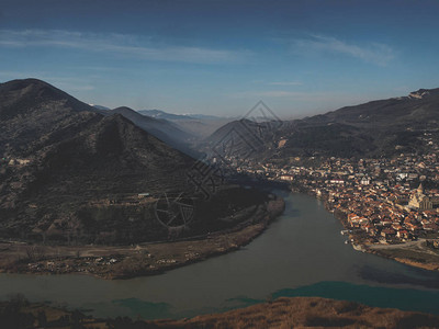 格鲁吉亚河流山丘和美丽图片