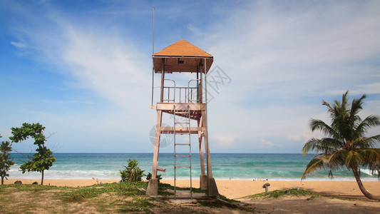 泰国Phuket与Bue天空对面的Patong海滩生命图片