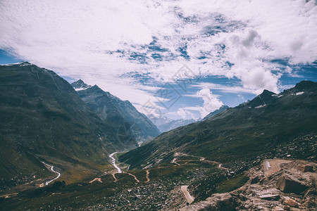 罗坦山口印度喜马拉雅山上风景优美的山图片