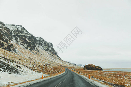 美丽的冰地风景山丘岩图片