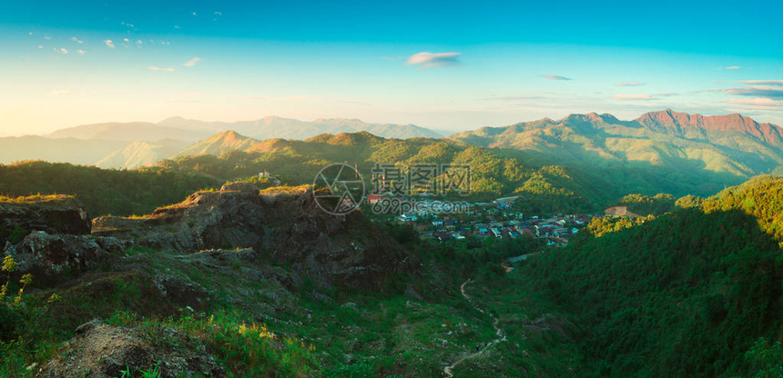 风景秀丽的山丘战象图片