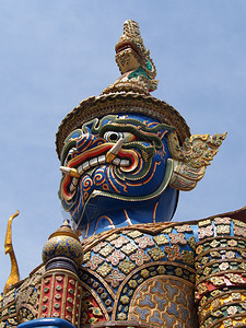 泰国曼谷大宫翡翠佛寺WatPhraKaew的守护神巨魔Y图片