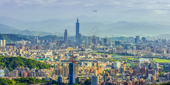 首都台北市中心的空中全景图片