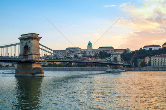 匈牙利布达佩斯的连环桥Lanchid图片