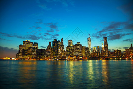 日落时分的纽约市城景观图片