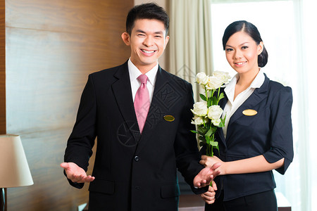 旅馆经理或董事和主管欢迎抵达贵宾图片
