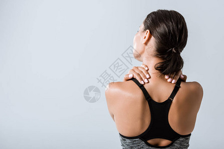 女运动员背面的颈部疼痛在图片