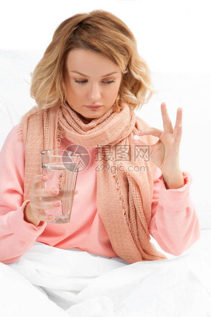 女人感冒感冒喉咙痛图片