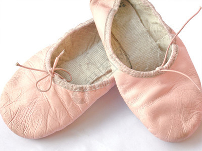 年轻芭蕾舞女演员舞鞋背景图片