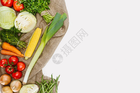 新鲜蔬菜的食品成分用白纸上孤立图片
