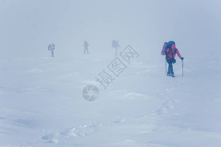 Gorgani山暴风雪期间很图片