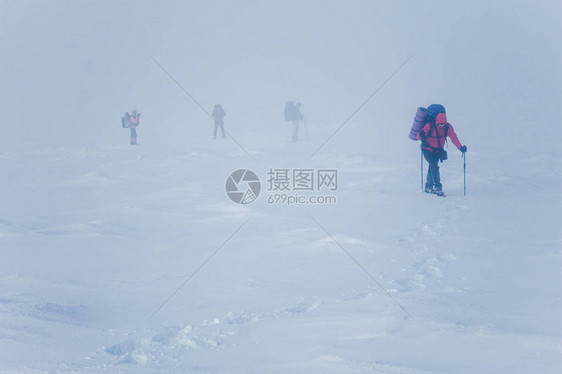 Gorgani山暴风雪期间很图片