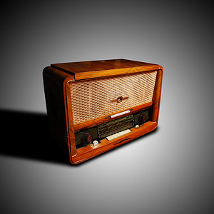 灰色背景的老式收音机图片