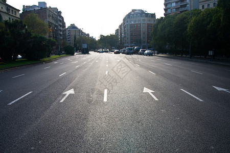 西班牙巴塞罗纳的7拉长公路照片图片