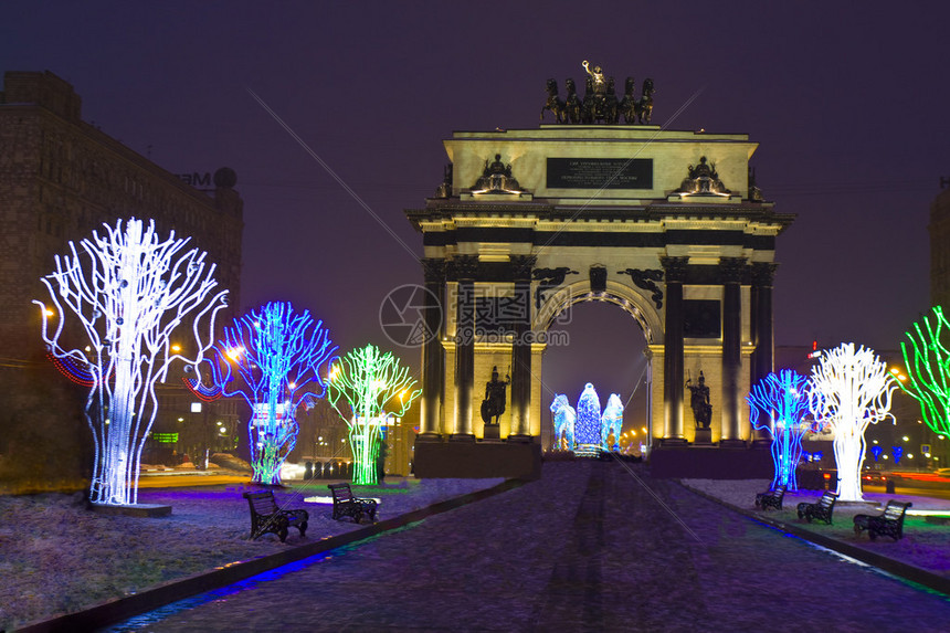 电莫斯科Kutuzovskiy前景大道Triumphal拱门附近圣诞节和新年节图片