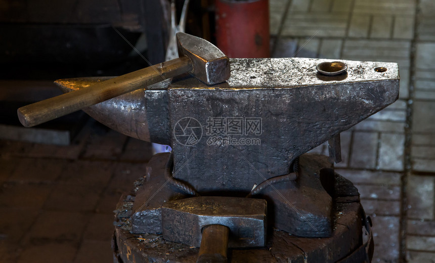 铁匠铺上的铁砧工匠高清图片下载-正版图片502689069-摄图网