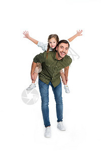 快乐的父亲和女儿一起骑着图片
